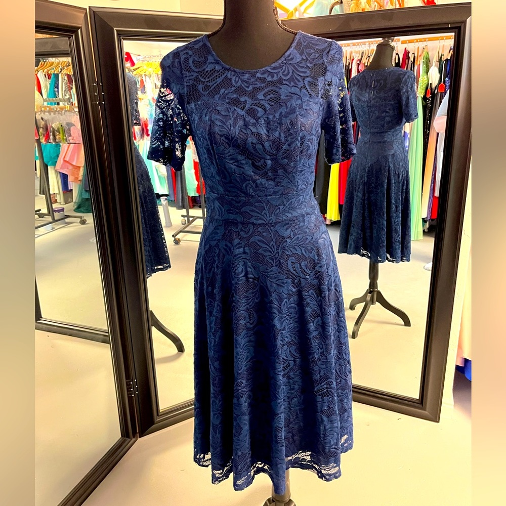 Short lace dress
